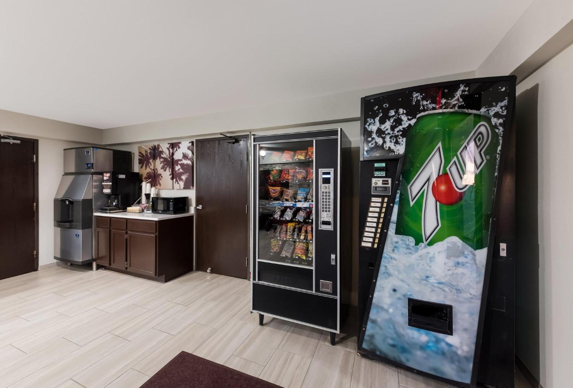 Red Roof Inn Mansfield Εξωτερικό φωτογραφία